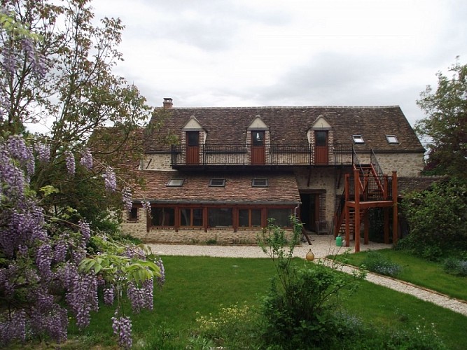 La Grange des Blins et sa glycine