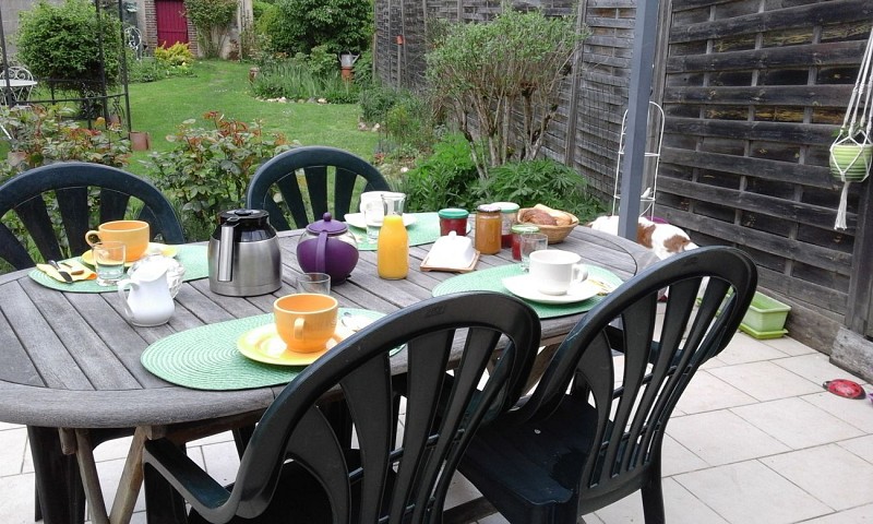 Petit déjeuner sur la terrasse