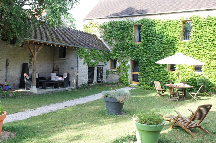 La Côte Monsieur - Le jardin et la terrasse couverte