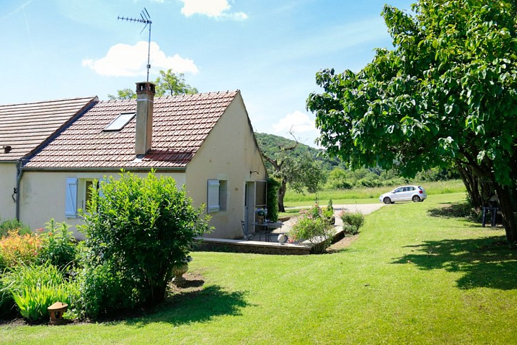 facade-gîte-parking