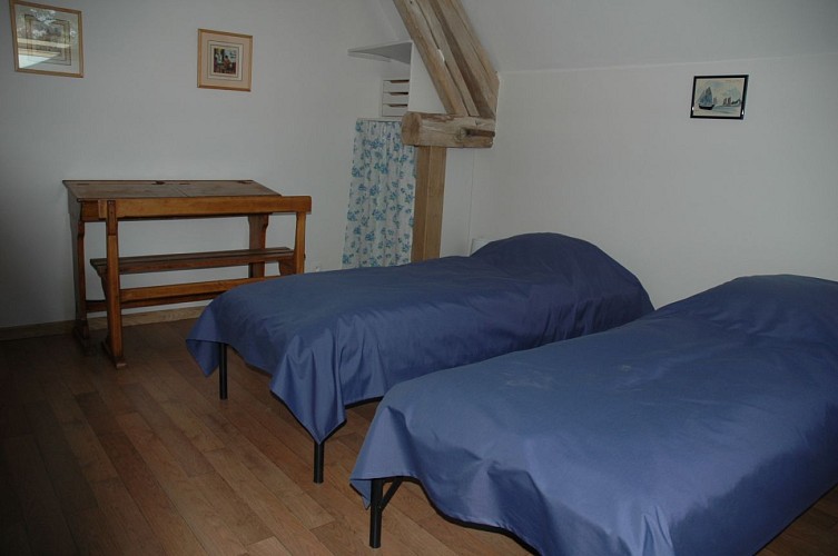 Chambre 1er étage (2lits 90-190)