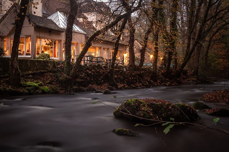Vue de nuit coté rivière - Moulin des Ruats