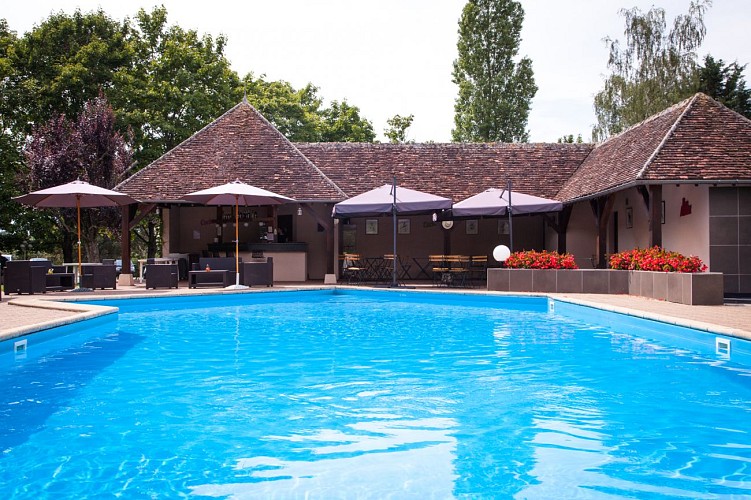 Le Relais Fleuri - piscine et terrasse