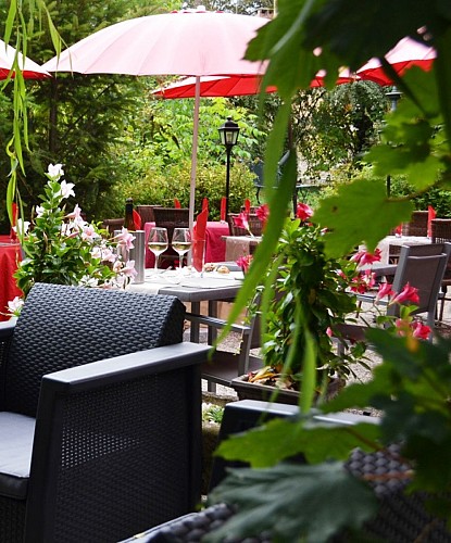 hôtel-les capucins-terrasse-jardin - Les Capucins - Avallon