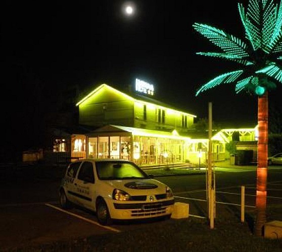 Façade nocturne - Hôtel Havana