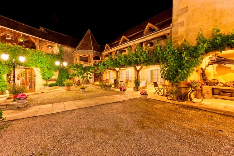 La beursaudiere cour interieure