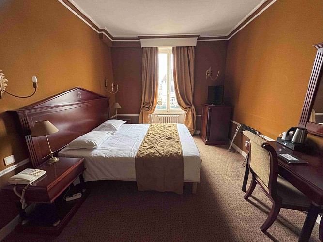 côté rue - Hôtel Les Maréchaux