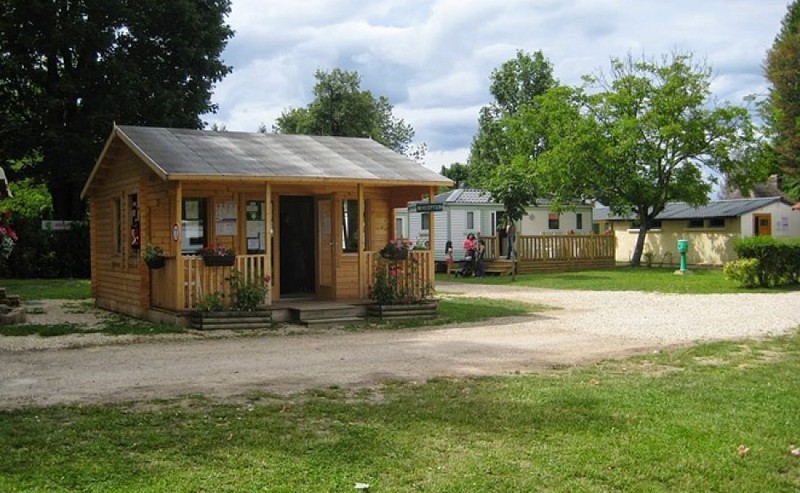 Camping Le Bourgogne - Villeneuve sur Yonne