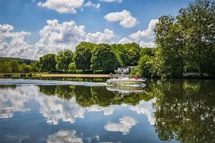 Camping Le Bourgogne - Villeneuve sur Yonne