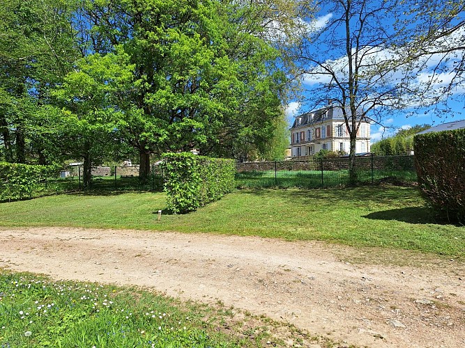 emplacement nu - Camping L'Isle sur Serein