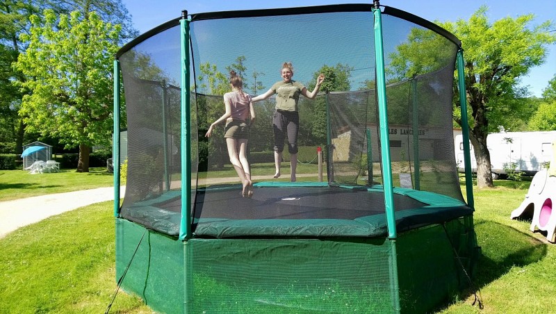 Trampoline pitchup - Camping Les Lancières - Rogny les 7 Ecluses