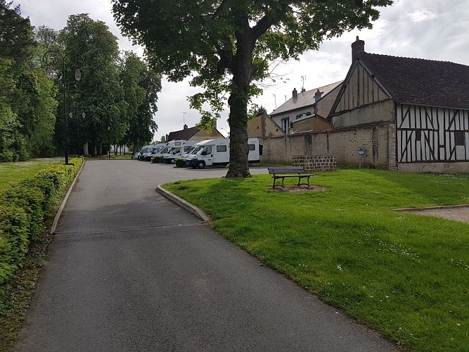 aire-de-camping-car-a-saint-fargeau