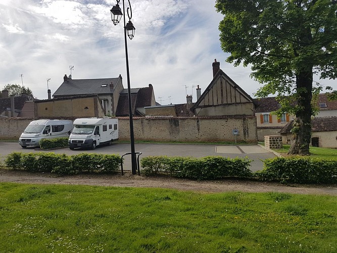 aire-de-camping-car-a-saint-fargeau