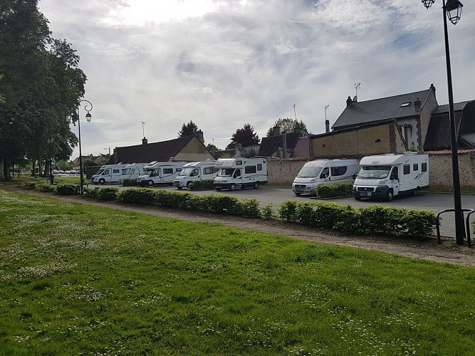 aire-de-camping-car-a-saint-fargeau