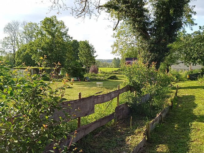 Le camping vu du jardin de l'écluse - Au Bistrot du canal - Chasignelles