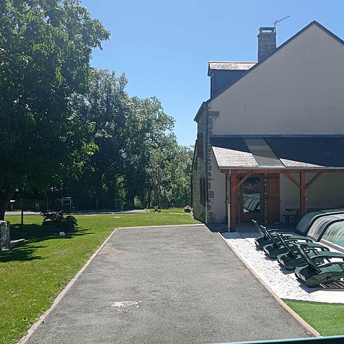 Gîte de la Table Ronde - Accès espace de jeux et piscine