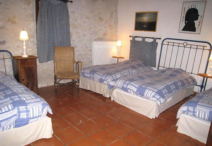 HLOAQU047FS00210_grande4