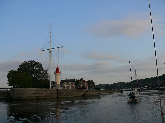 Honfleur en vue pour le Mora II