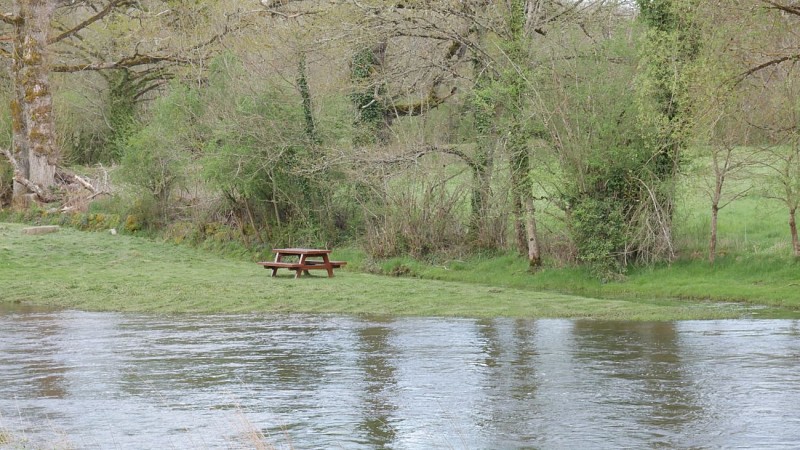Aire de pique nique Saint Martial le Mont