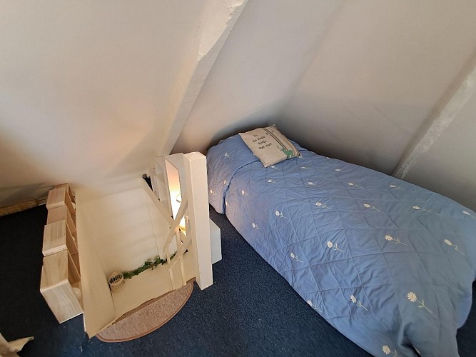 Le  Lodge  Mezzanine Flower Single Bed