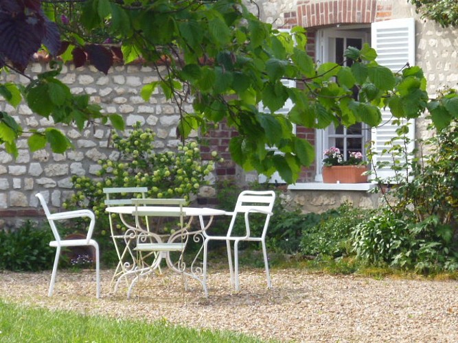 Extérieur_ chambre d'hotes d'Aude _Lery_salon de jardin