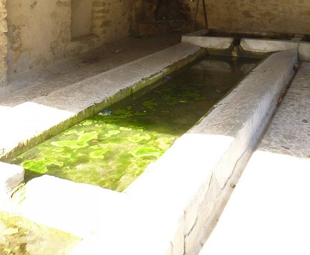 Bac de rinçage du lavoir d'Ansouis