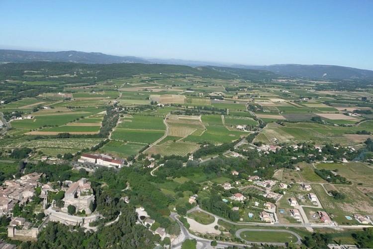 Petit Luberon et Mourre du Cairas à droite