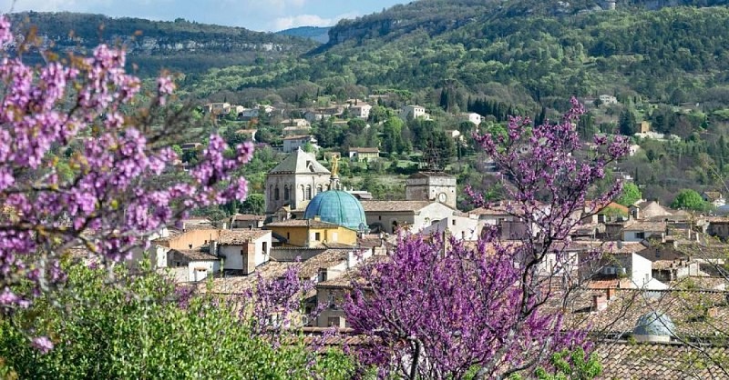 Ville d'Apt depuis la véloroute