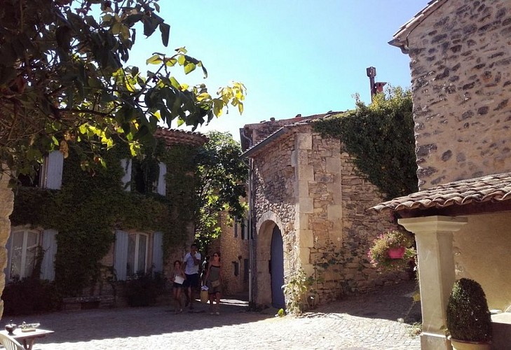 Village d'Auribeau