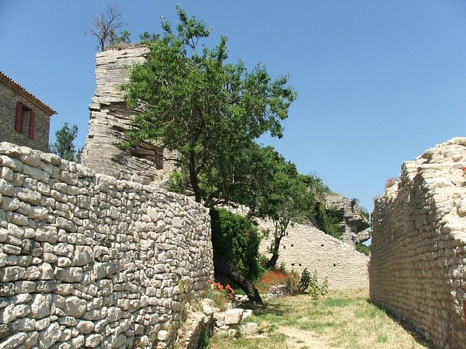 Remparts du noyau castral