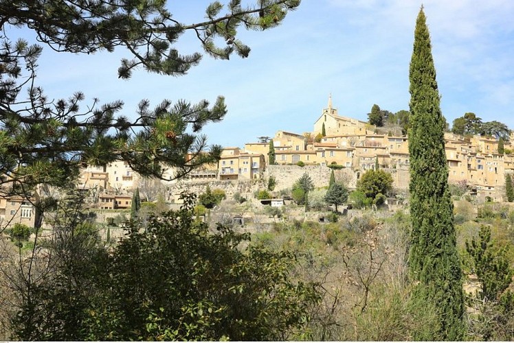 Bonnieux et l'Église haute