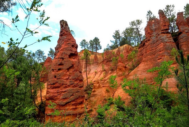 Piliers de sables ocreux