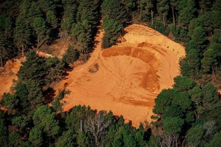 Carrière d'ocre en exploitation