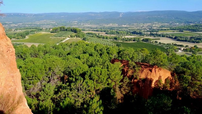 Ocres, cultures, villages perchés