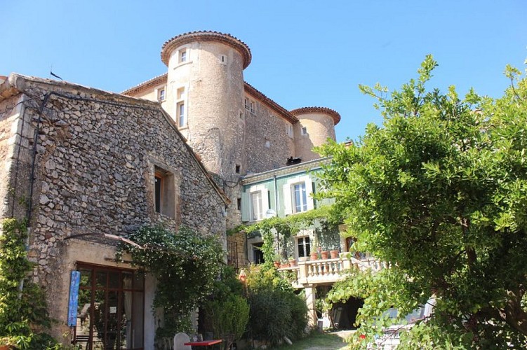 Rustrel et son château