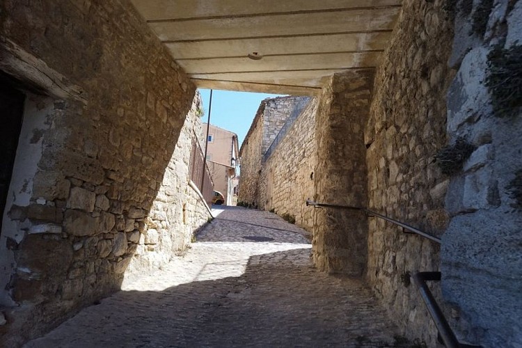 Pontin et rues étroites de Caseneuve