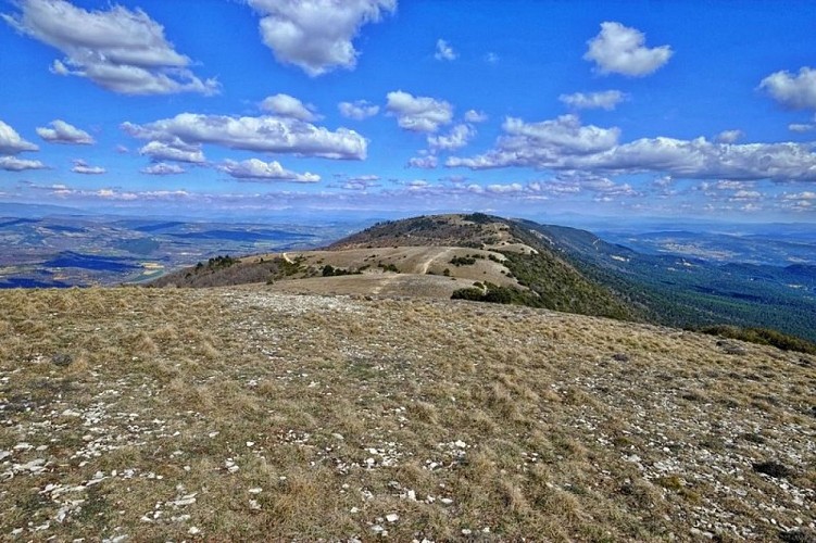 Vue vers l'est depuis le coteau des Gamates