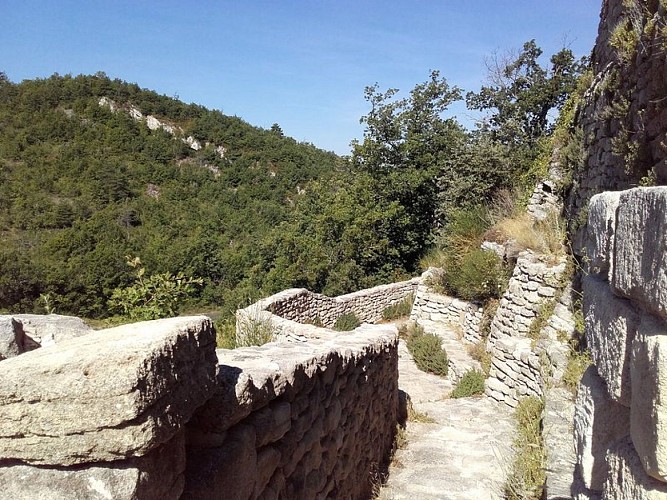 Accès au castrum de Saint-Pierre