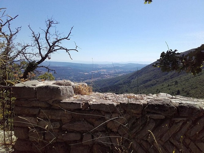Vue vers l'est depuis la courtine du castrum