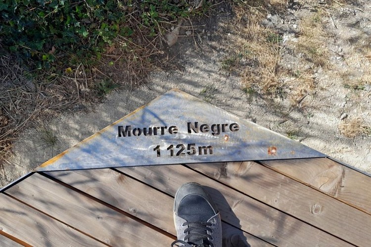 Mobilier d'orientation au sommet du castrum