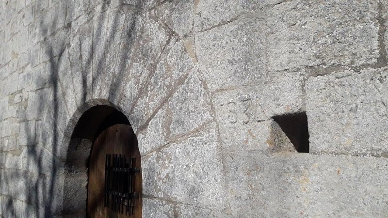 Gravure sur la façade