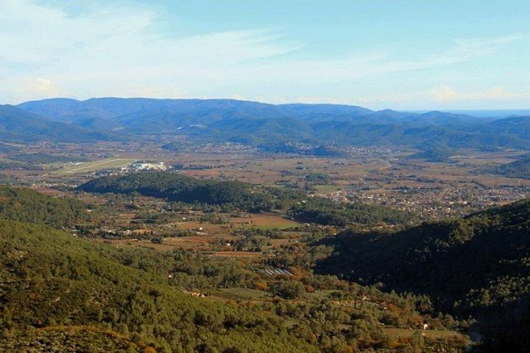 La plaine de Cuers et le massif des Maures