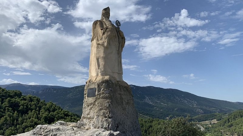 Statue de Saint-Trophime