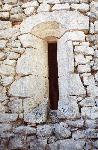 Meurtrière dans la chapelle