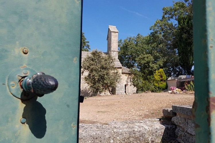 Eglise Sainte-Marie et cimetière de Buoux