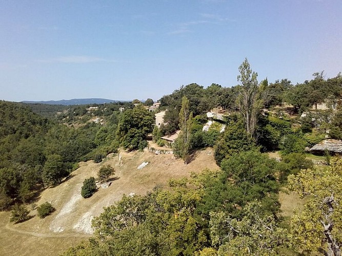 Regain - Le Colombier et le Petit Luberon au fond