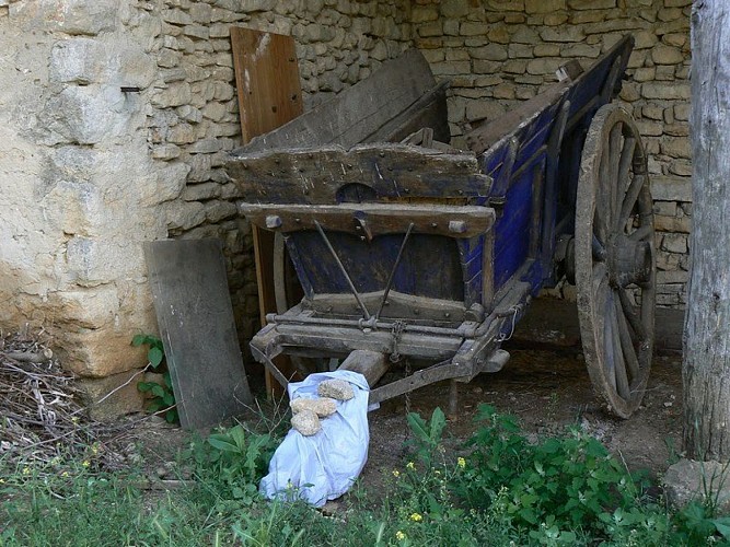 Vielle charette typique du Luberon