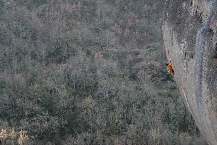 Valéry Bernard dans ''La chiquette du graal'' (8b+)