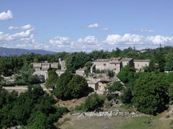 Vue sur le village de Sivergues