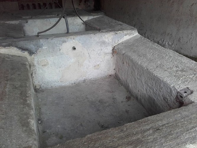 The low-fountain and the washhouse